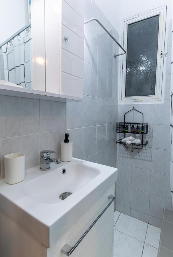 Couple Getaway With Queen Bed Lejlighed Athen Eksteriør billede